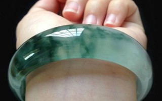 玉镯翡翠镯,翡翠手镯变淡了