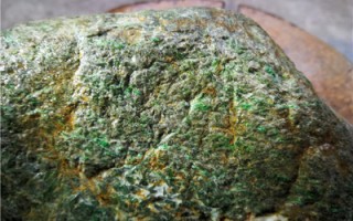 翡翠原石底,翡翠色带原石图片