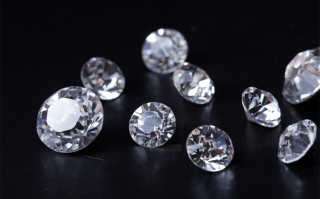 人造钻石叫什么名字人造钻石是什么材料做成的