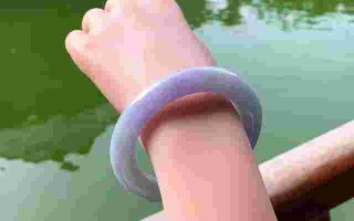 抖音基地发货的翡翠是真的吗翡翠手镯吧