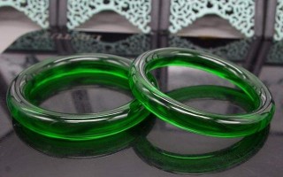 翡翠原石发现了什么翡翠原石用什么去皮