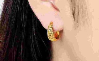 包含明錾刻菊花纹金耳环的词条