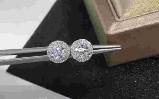 30分钻石耳钉佩戴图10分钻石耳钉大小佩戴效果图