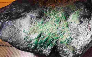 翡翠原石真假鉴定方法简单翡翠原石真假辨别图