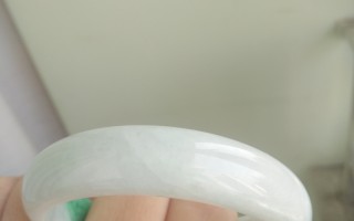 翡翠手镯的好坏的简单介绍