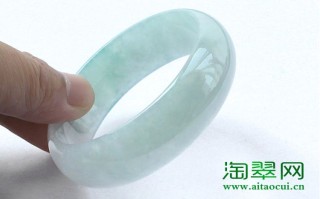 翡翠手镯有什么含义,翡翠手鐲的商品知识和寓意