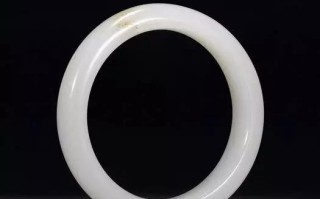 如何分辨玉镯的种类和价值？