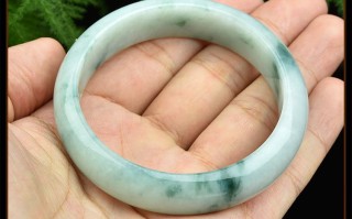 飘花玉镯图片400翡翠飘花手镯价格