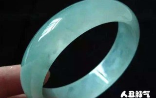 翡翠手镯带多长时间会变润色翡翠手镯带多长时间会变润