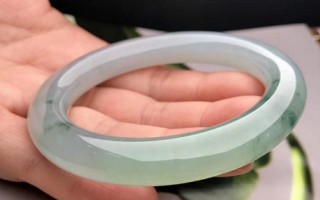 这是什么镯子？一直不知道是什么材料的，大家帮忙看看，谢谢？