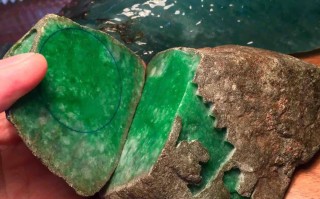 平洲翡翠原石批发市场,翡翠原石价值不值