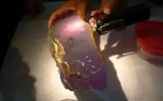 瑞丽翡翠市场瑞丽顶级翡翠原石