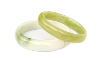 翡翠手镯要用水泡吗玉手镯可以用水泡吗