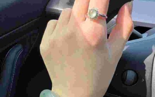 翡翠手镯配什么戒指好看女翡翠手镯配什么戒指好