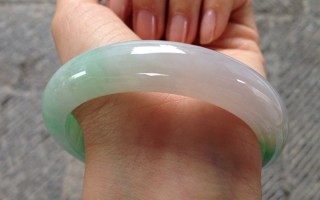 翡翠手镯包金图片包金翡翠手镯