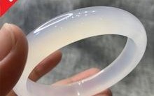 翡翠高冰白冰手镯图片高冰满色翡翠手镯几百元