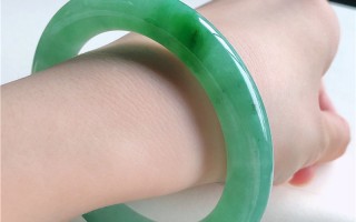 糯种绿翡翠手镯有纹价格,糯种绿翡翠手镯