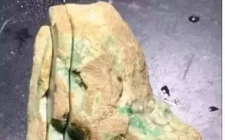 无色带翡翠原石无色玻璃种翡翠原石图片