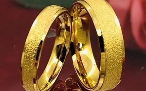 2022年最流行的黄金戒指图片2022年最流行的黄金戒指