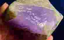 翡翠原石冰种怎么看得出来呢翡翠原石冰料特征