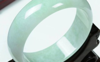 包含厚装翡翠手镯的词条