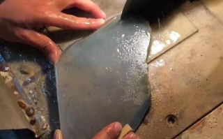 高冰木纳翡翠原石价格,如何挑选翡翠原石