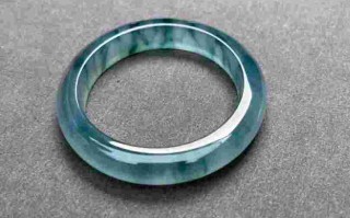 翡翠手镯黑了怎么处理干净,翡翠手镯黑了怎么处理