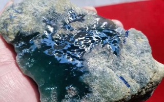 关于如何看翡翠原石的信息