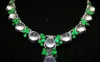 翡翠饰品戴久了，该如何保养？