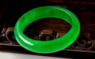 翡翠和玉哪个好？求推荐。