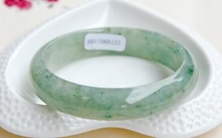 翡翠手镯有棉根是什么意思,含棉翡翠手镯