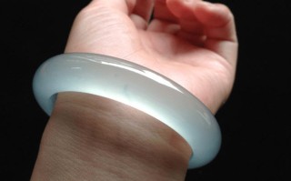 带了50年的翡翠手镯翡翠手镯有什么好处