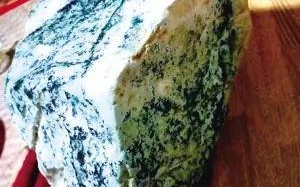 相师阁翡翠原石是假的的简单介绍