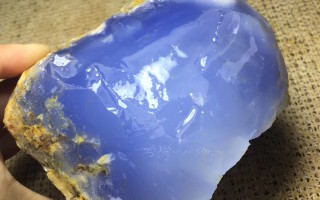 翡翠皮壳有蓝色,蓝色翡翠原石图片