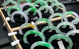 翡翠手镯湖蓝绿好不好看的简单介绍