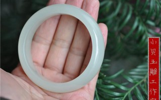 和田玉白玉手镯，青海料的，大家看看