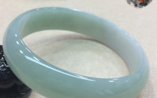 油青糯种翡翠手镯价格,糯种白底青翡翠手镯价格