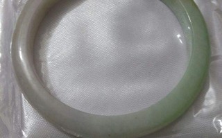 糯种翡翠手镯有铁锈的简单介绍
