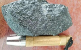 莫西沙红翡原石图片莫西沙翡翠原石图片