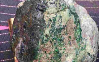 缅甸翡翠原石购买缅甸翡翠原石交易市场在哪里