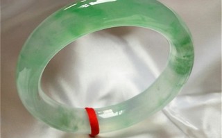 纯绿翡翠手镯价格,浅绿色翡翠手镯价格