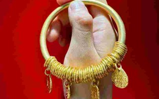 适合年轻人的黄金手镯空心实心区别适合年轻人的黄金手镯