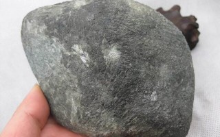 包含翡翠原石莫西沙的词条