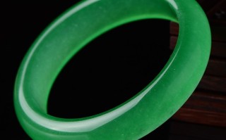 翡翠绿手镯价格豆绿翡翠手镯价格