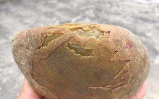 翡翠原石上有美女
的是什么,翡翠里面有点黄是什么