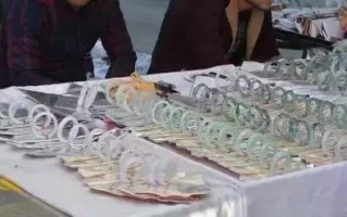 包含百万的翡翠手镯有什么用的词条