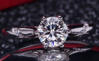 莫桑石多少钱一克拉,莫桑石一般多少钱一克