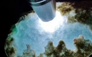 包含爱翡翠原石的阿成的词条