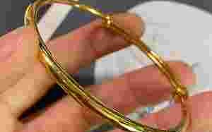 我买了45克实心光面金手镯后悔买了实心光面金手镯