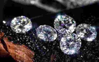 如何区分钻石和锆石的区别如何区分钻石和锆石